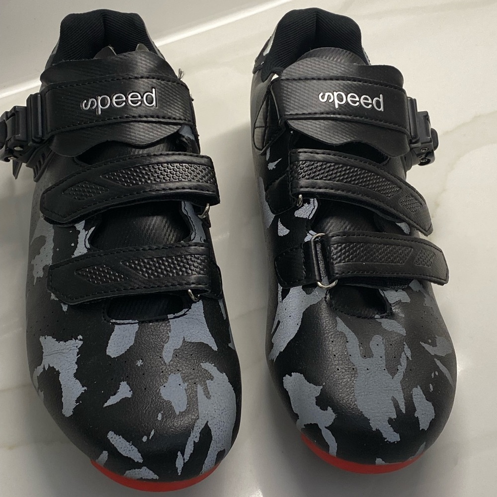SPEED CYCLING SHOES SIZE 43 (9 & 1/2) NEW